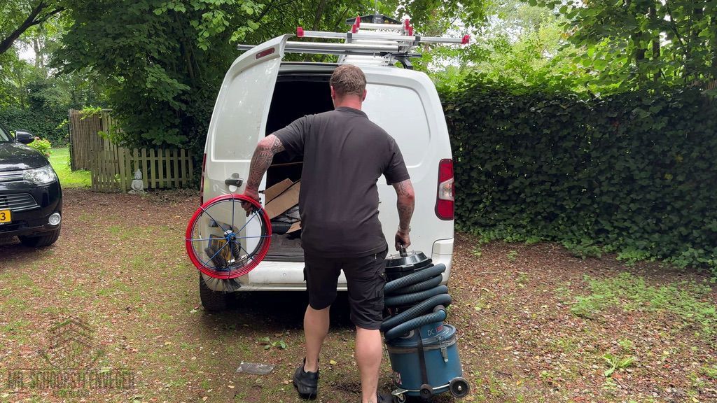 Schoorsteen onderhoud Wijk bij Duurstede ladder bus Schoorsteen onderhoud Wijk bij Duurstede ladder bus